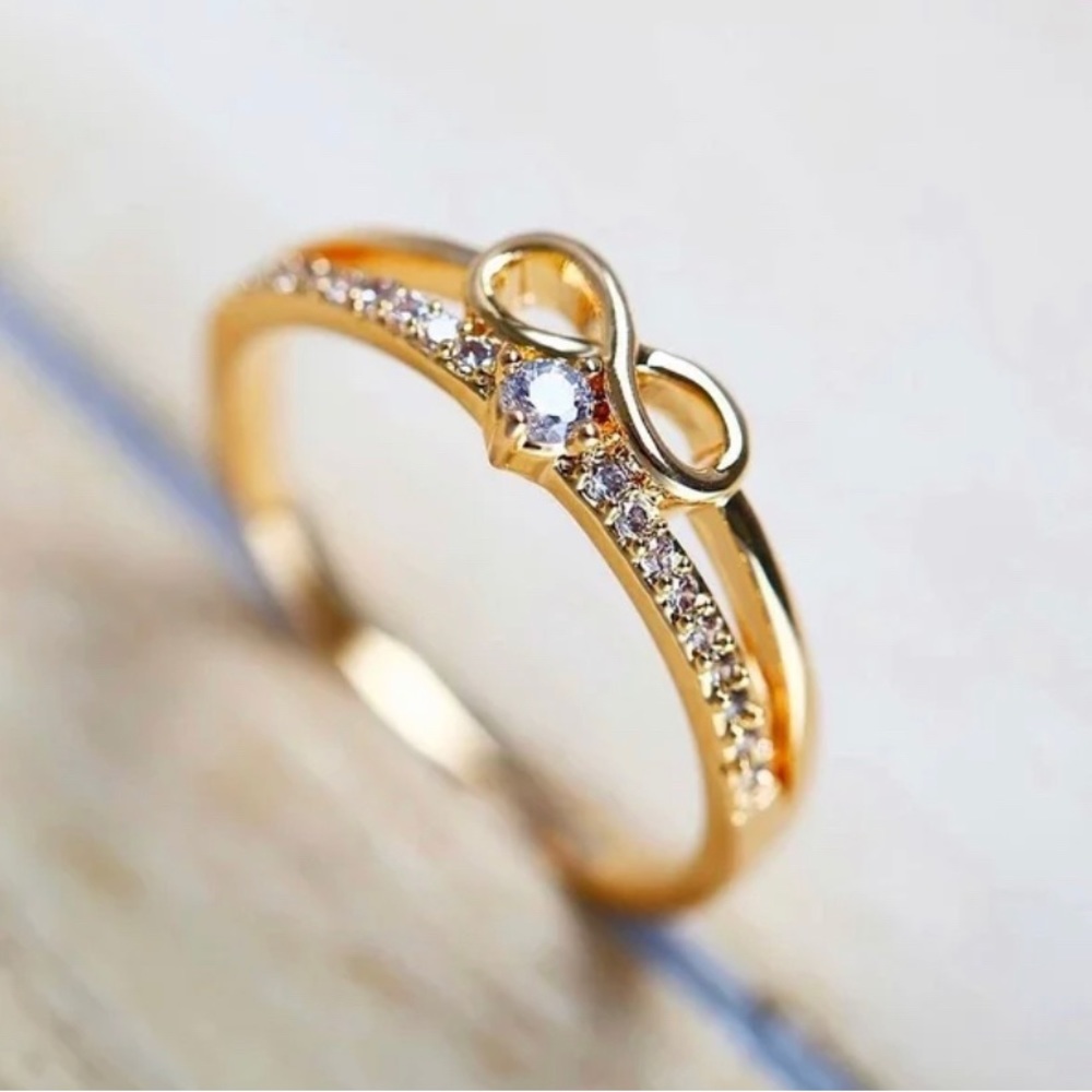 14 K Gold Ring - Picture 2 of 12